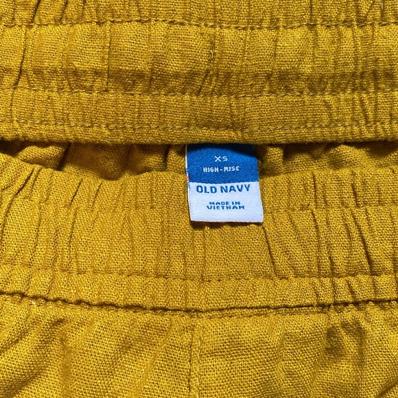 High rise Old Navy shorts - Picture 3 of 4